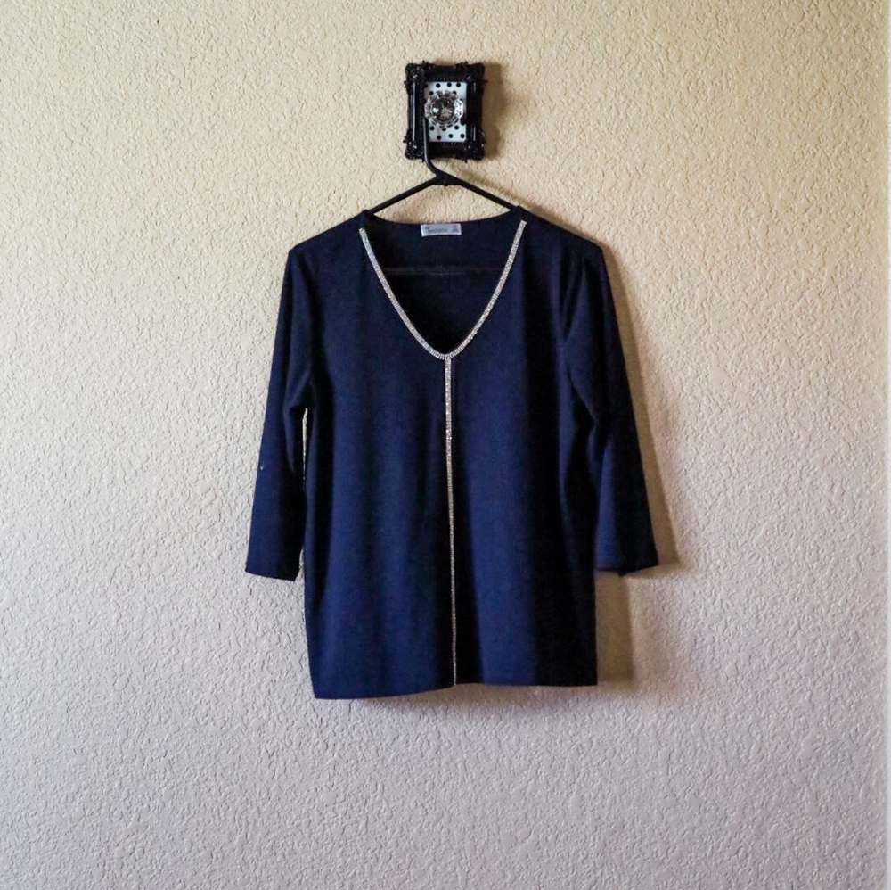 💕 Beautiful rinestone blouse 💕